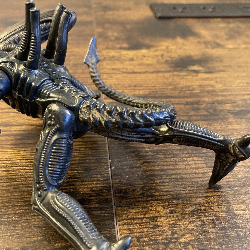 Vintage 1993 Kenner Aliens Vs. Predator Warrior Xenomorph 5" Black Action Figure - Picture 6 of 8